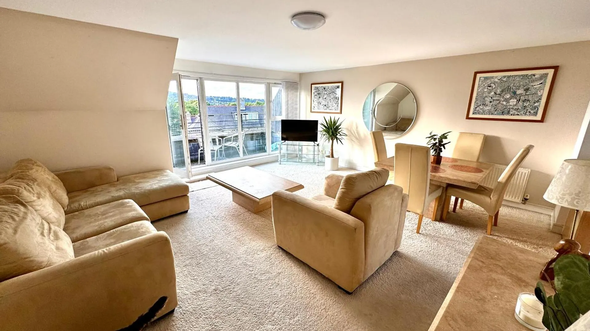 Appins Penthouse Edinburgh Luxury Apartment - Fast Wifi & Free Parking 0*,  United Kingdom