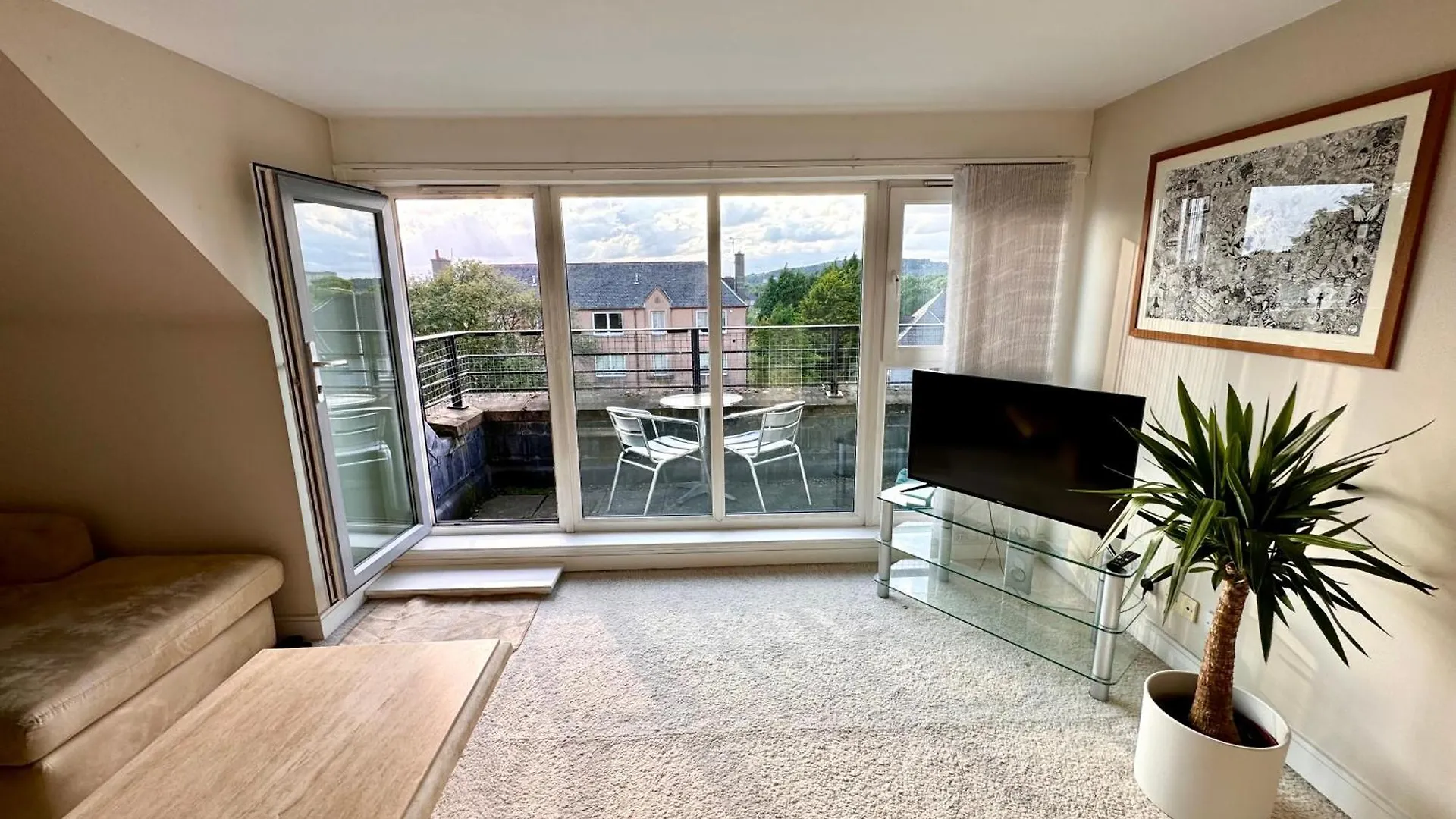 Appins Penthouse Edinburgh Luxury Apartment - Fast Wifi & Free Parking
