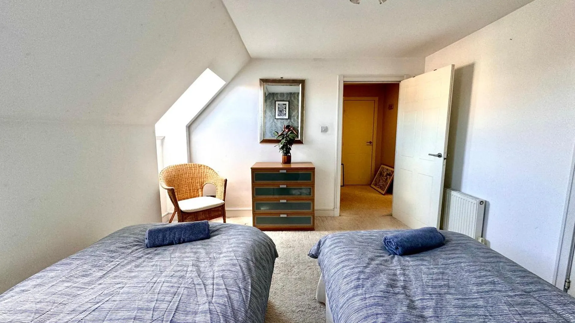 Appins Penthouse Edinburgh Luxury Apartment - Fast Wifi & Free Parking 0*,