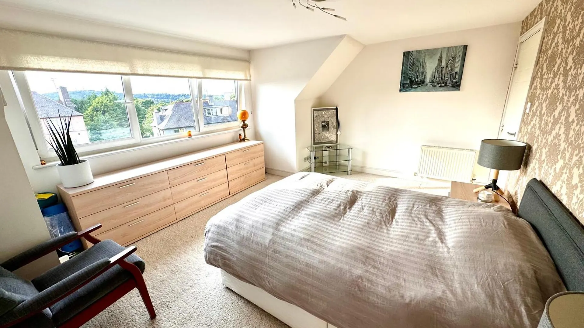 Appins Penthouse Edinburgh Luxury Apartment - Fast Wifi & Free Parking