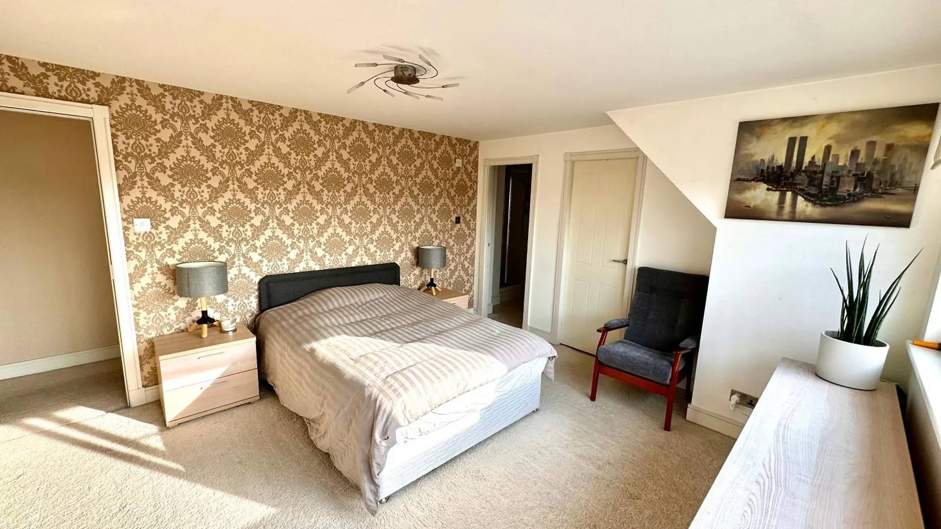Appins Penthouse Edinburgh Luxury Apartment - Fast Wifi & Free Parking