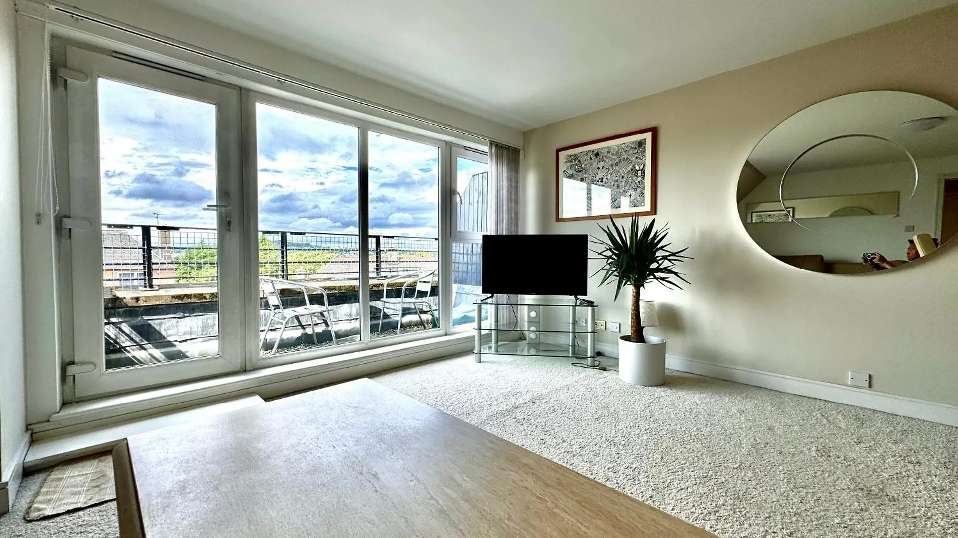 Appins Penthouse Edinburgh Luxury Apartment - Fast Wifi & Free Parking